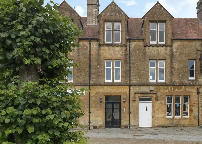 1 Abbey Court