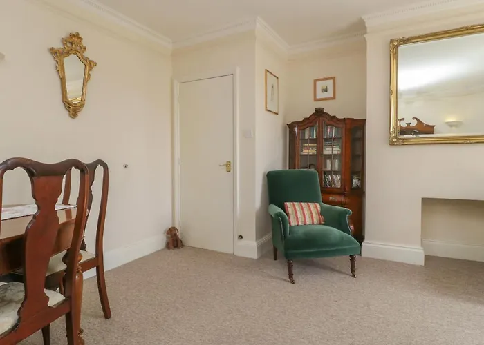 1 Abbey Court