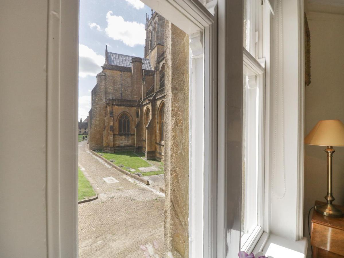 Apartment 1 Abbey Court