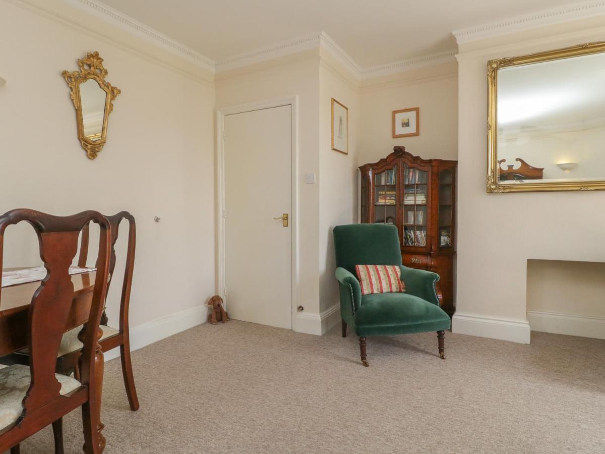 1 Abbey Court Apartment *