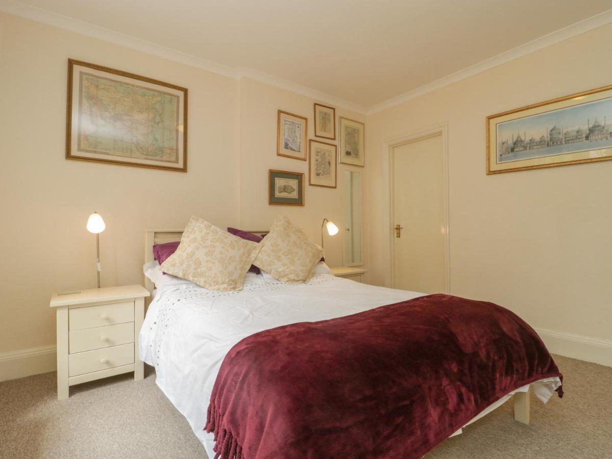 Apartment 1 Abbey Court *