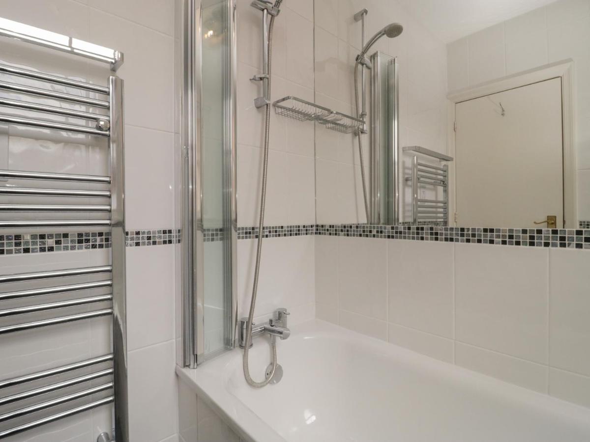 1 Abbey Court Apartment *