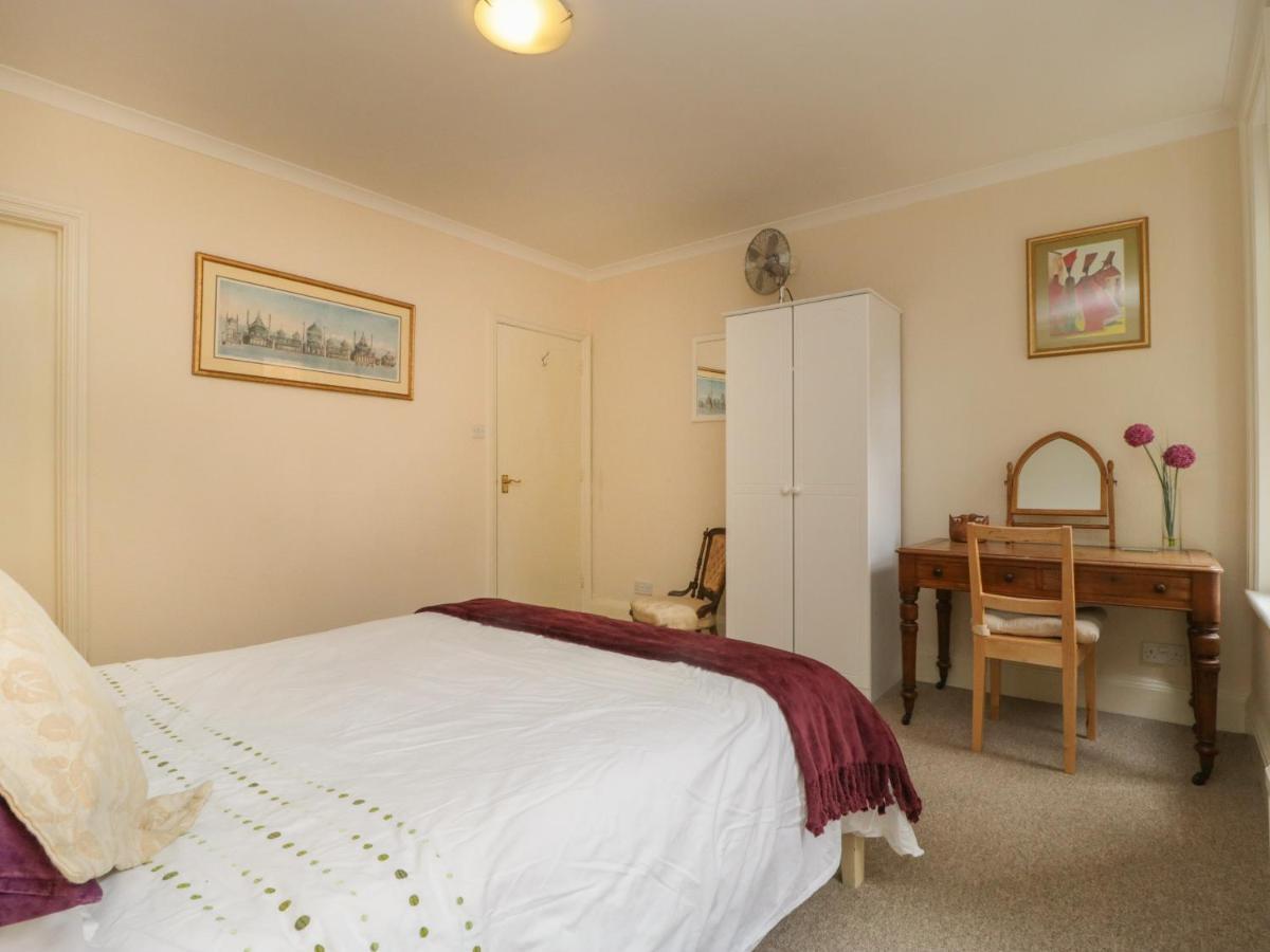 1 Abbey Court * Sherborne (Dorset)